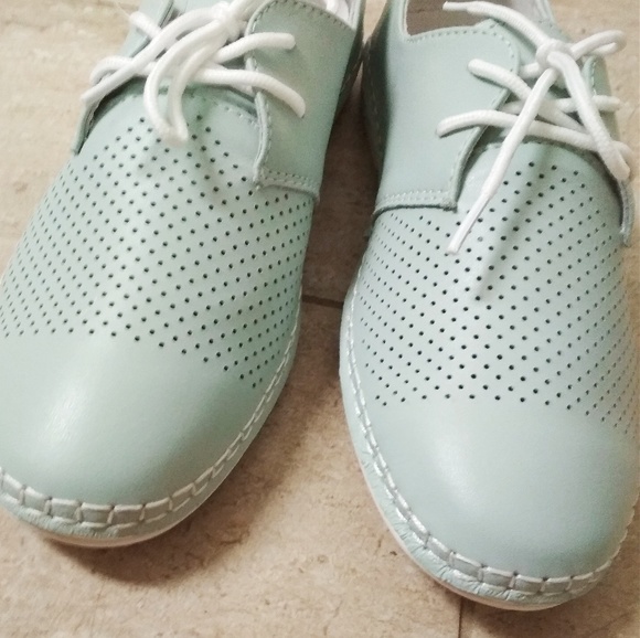 🆕 NWOB • genuine leather oxfords - Picture 2 of 5